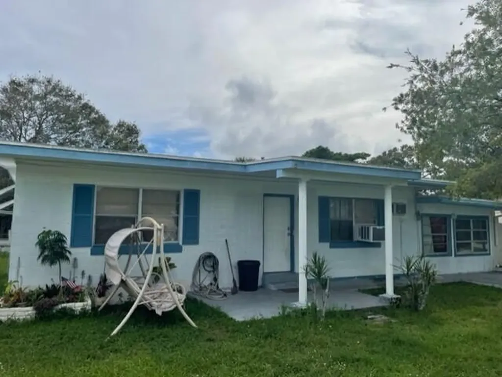 221 Osceola Avenue Fort Pierce FL 34982