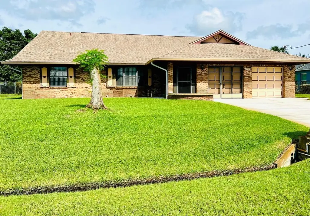 1505 SE Pitcher Road Port St Lucie FL 34952