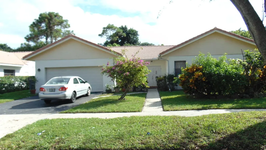 8752 Escondido Way E Boca Raton FL 33433