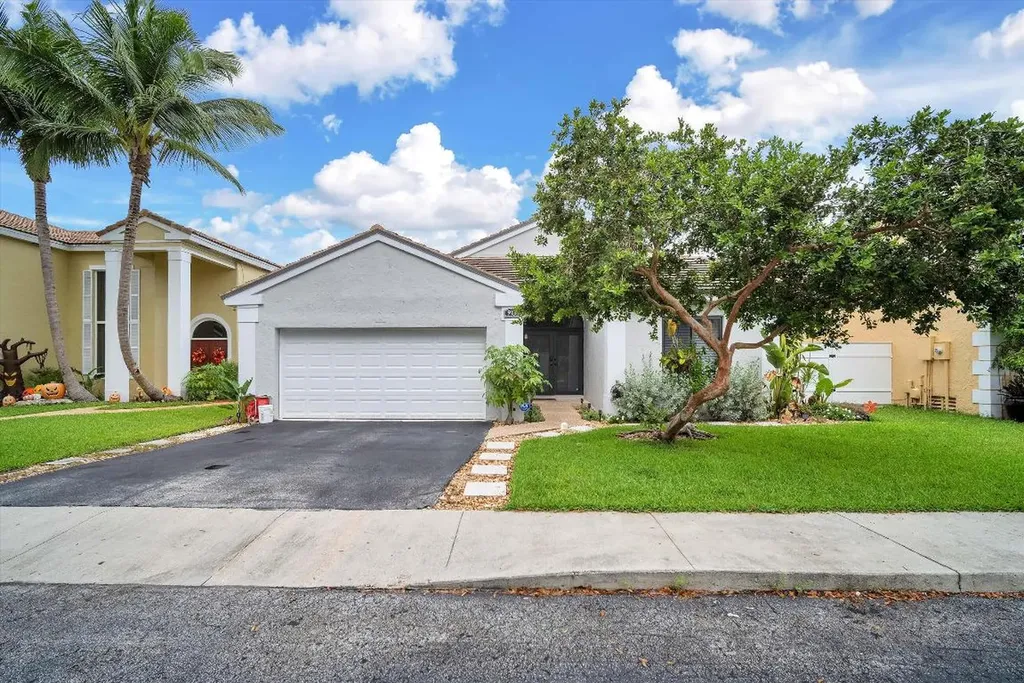 911 Richwood Terrace Davie FL 33325