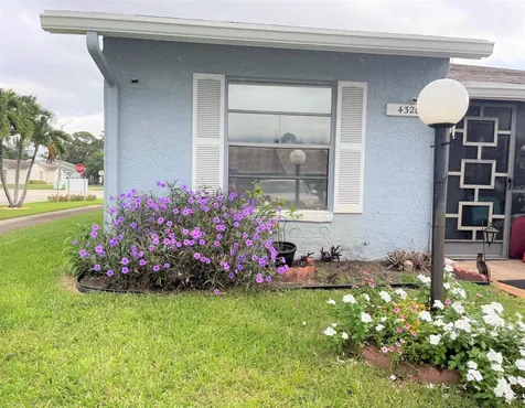 4320 Lucerne Villas Lane Lake Worth FL 33467