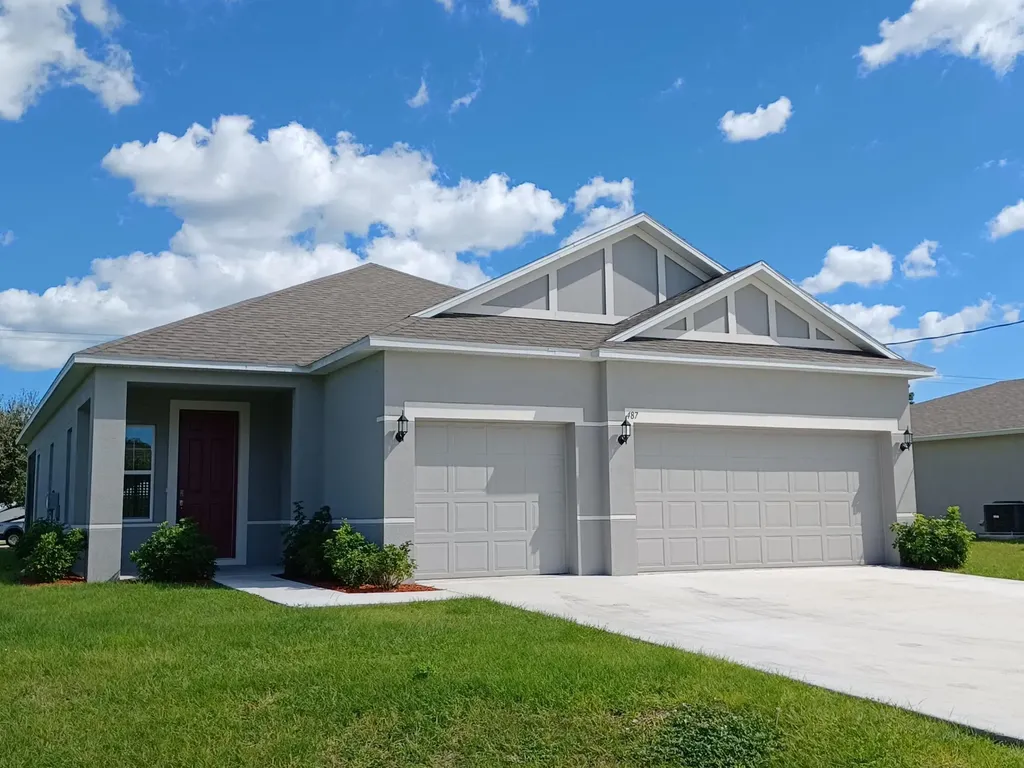 487 NW Ravenswood Lane Port St Lucie FL 34983