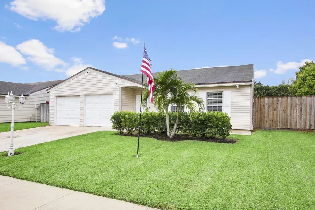 7846 Blairwood Circle W Lake Worth FL 33467