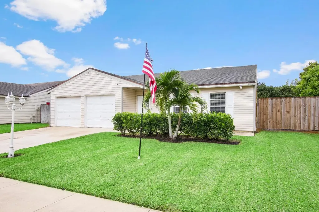 7846 Blairwood Circle W Lake Worth FL 33467