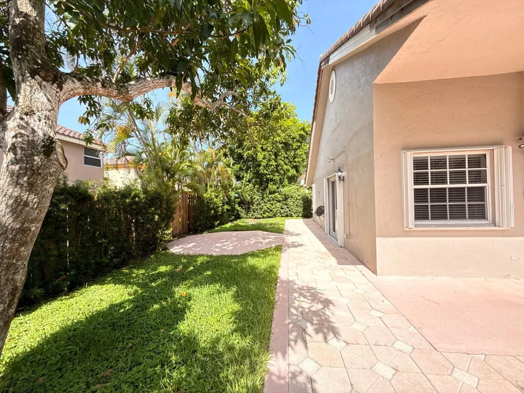 11042 Topeka Place Cooper City FL 33026