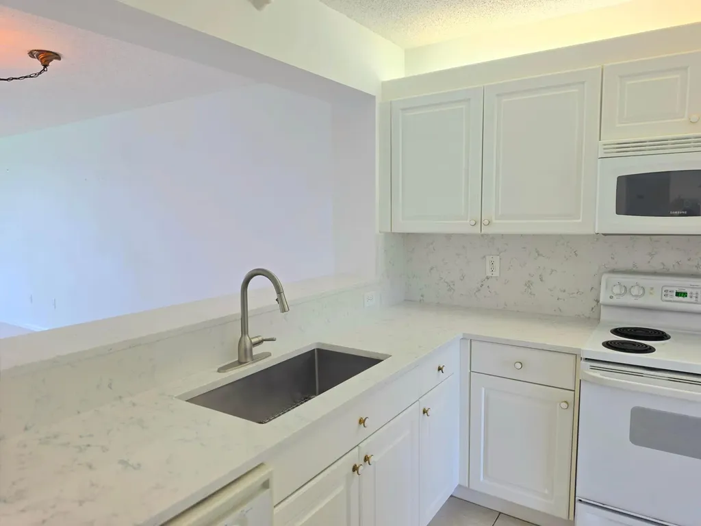 7751 Southampton Terrace Tamarac FL 33321