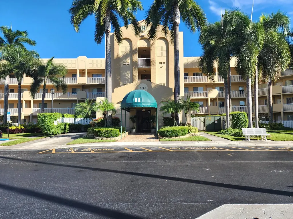 7751 Southampton Terrace Tamarac FL 33321