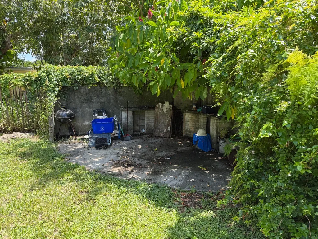 1280 NW 51st Street Miami FL 33142
