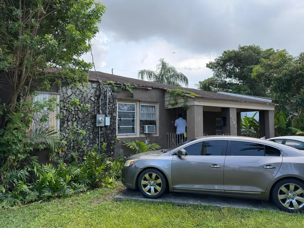 1280 NW 51st Street Miami FL 33142