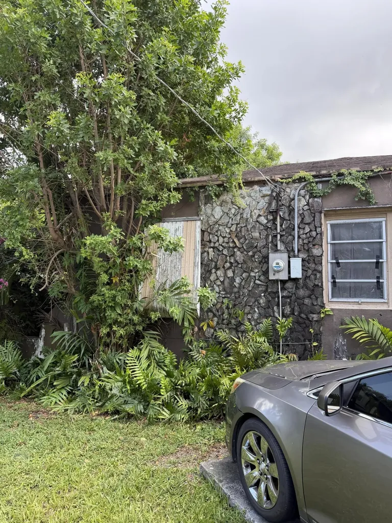 1280 NW 51st Street Miami FL 33142