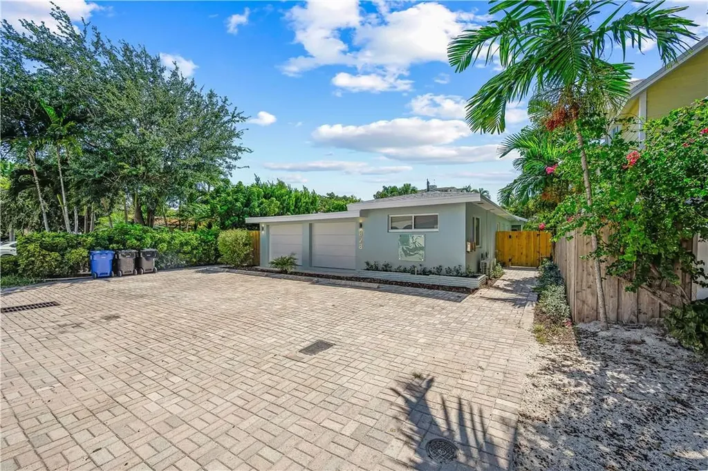 828 NE 17th Way Fort Lauderdale FL 33304