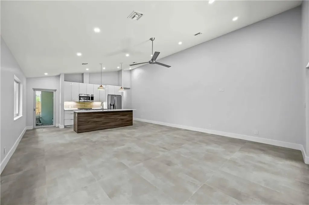 828 NE 17th Way Fort Lauderdale FL 33304