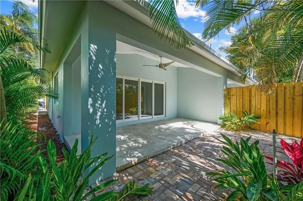 828 NE 17th Way Fort Lauderdale FL 33304