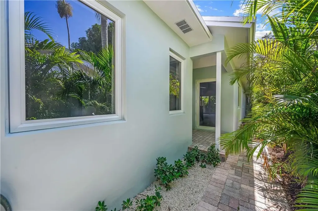 828 NE 17th Way Fort Lauderdale FL 33304