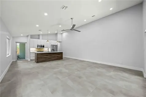828 NE 17th Way Fort Lauderdale FL 33304