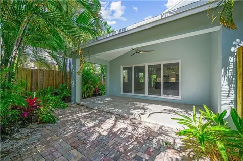 828 NE 17th Way Fort Lauderdale FL 33304