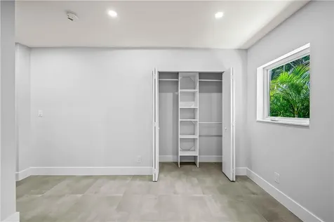 828 NE 17th Way Fort Lauderdale FL 33304