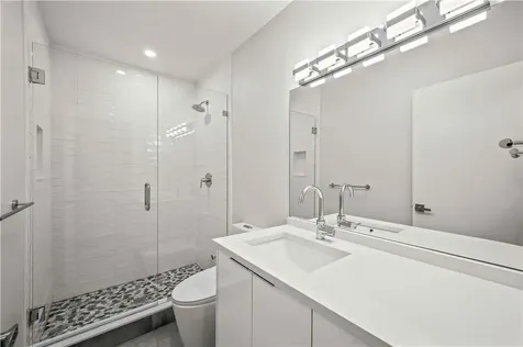 828 NE 17th Way Fort Lauderdale FL 33304