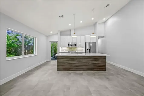 828 NE 17th Way Fort Lauderdale FL 33304