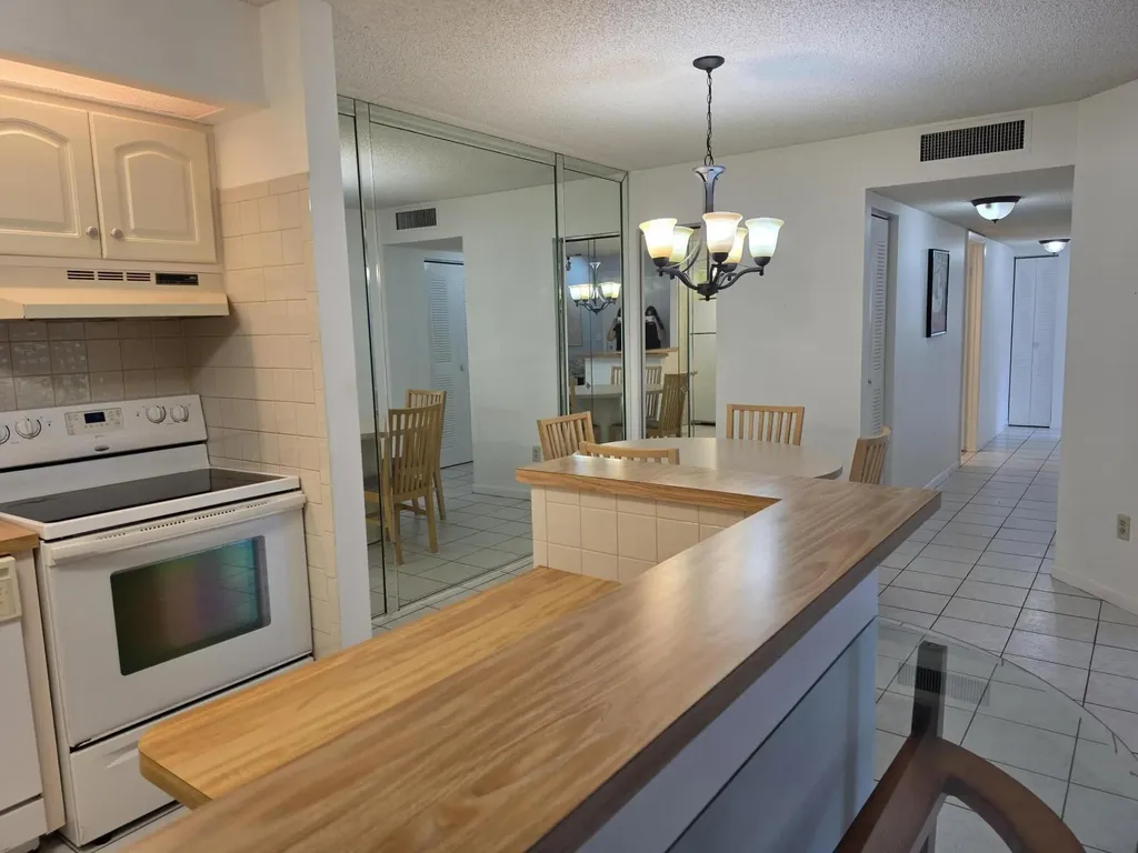 9895 N Belfort Circle Tamarac FL 33321