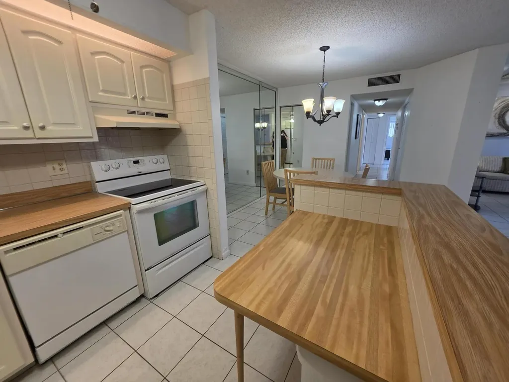 9895 N Belfort Circle Tamarac FL 33321