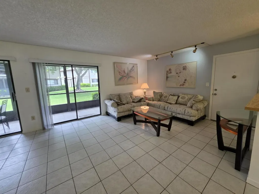 9895 N Belfort Circle Tamarac FL 33321