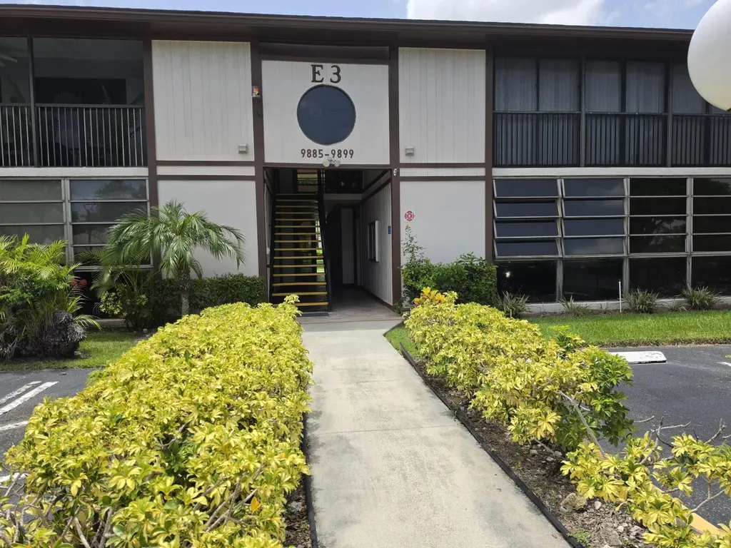 9895 N Belfort Circle Tamarac FL 33321