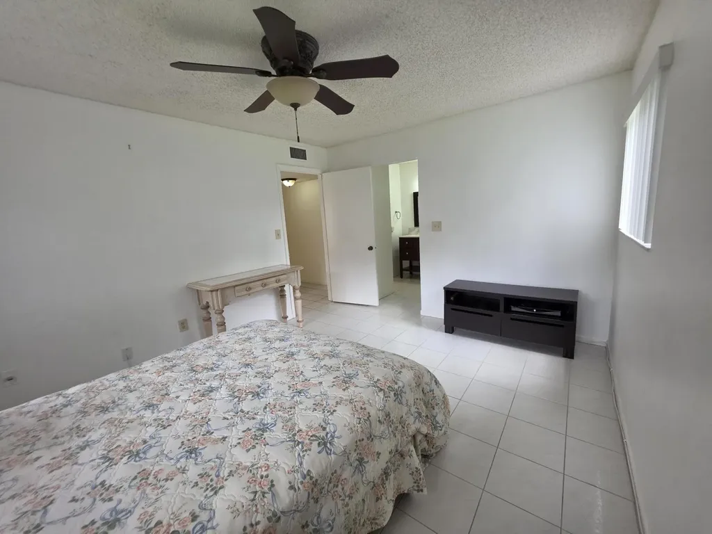 9895 N Belfort Circle Tamarac FL 33321