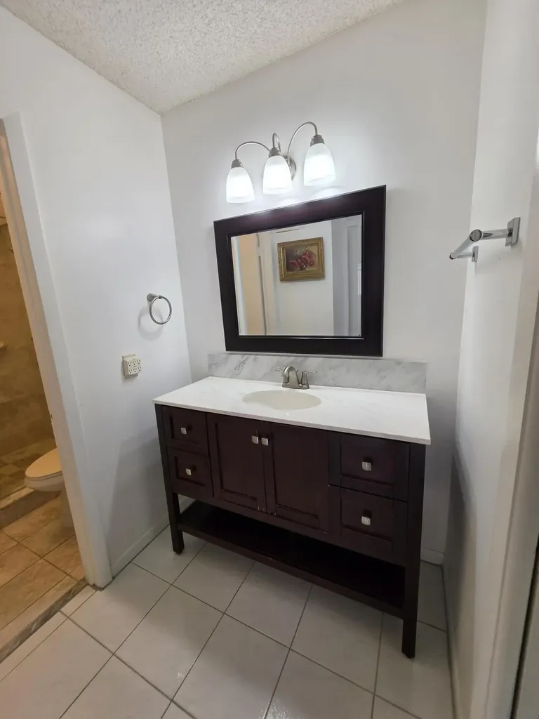 9895 N Belfort Circle Tamarac FL 33321