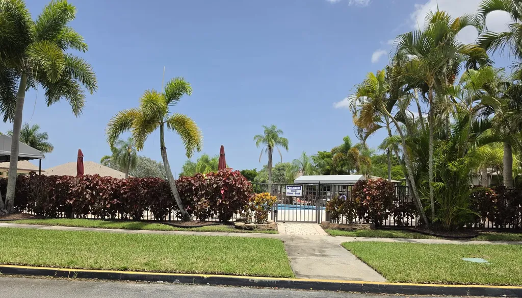 9895 N Belfort Circle Tamarac FL 33321