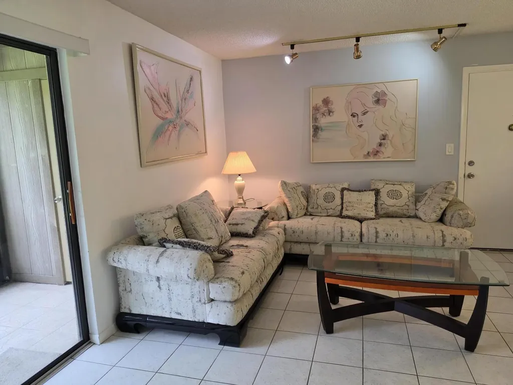 9895 N Belfort Circle Tamarac FL 33321