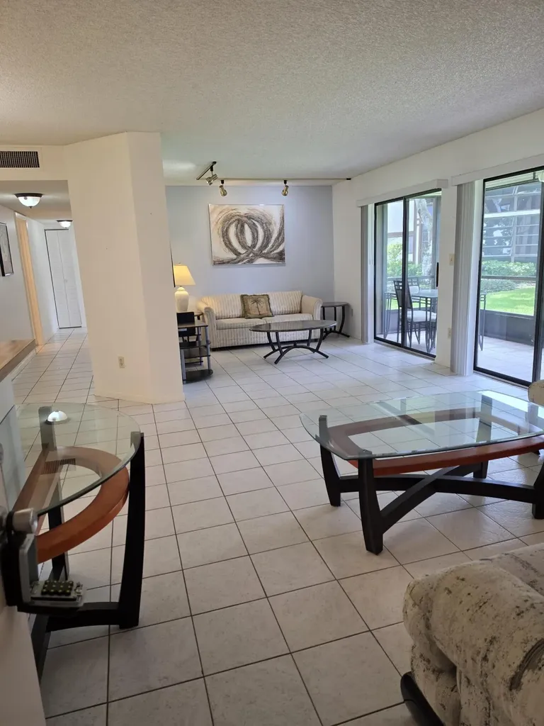 9895 N Belfort Circle Tamarac FL 33321