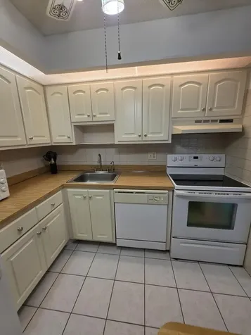 9895 N Belfort Circle Tamarac FL 33321