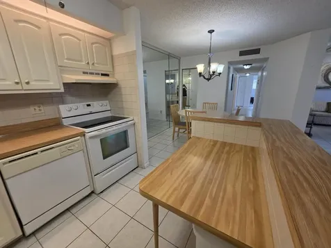 9895 N Belfort Circle Tamarac FL 33321