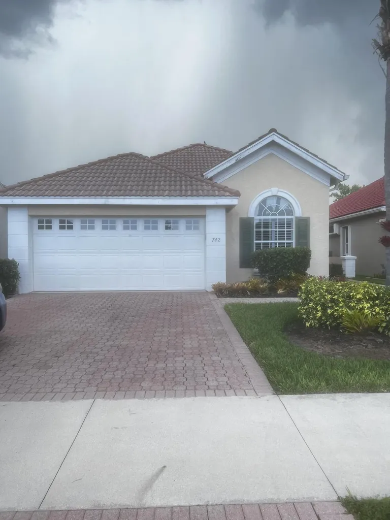 742 SW Aruba Bay Port St Lucie FL 34986