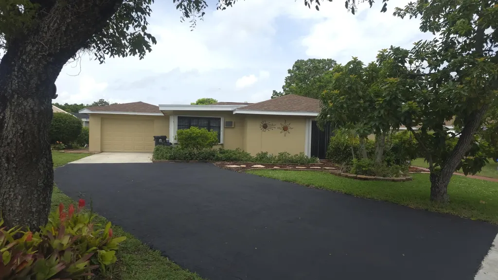 7539 Ace Road N Greenacres FL 33467