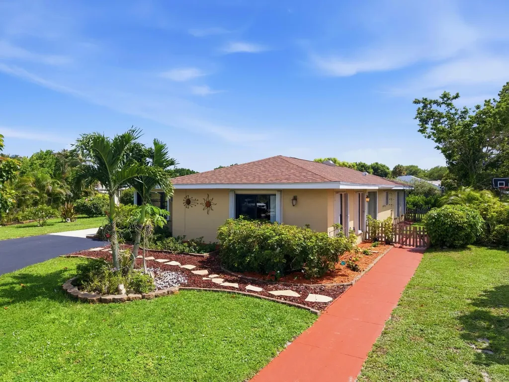 7539 Ace Road N Greenacres FL 33467