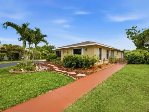7539 Ace Road N Greenacres FL 33467
