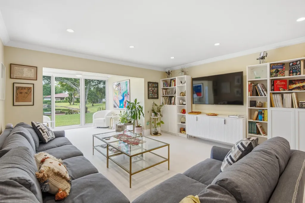 9232 Cypress Lane Boca Raton FL 33433