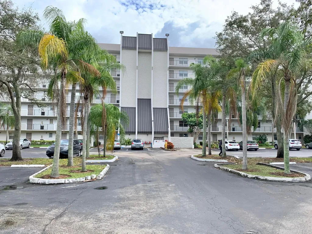 3100 W Rolling Hills Circle Davie FL 33328
