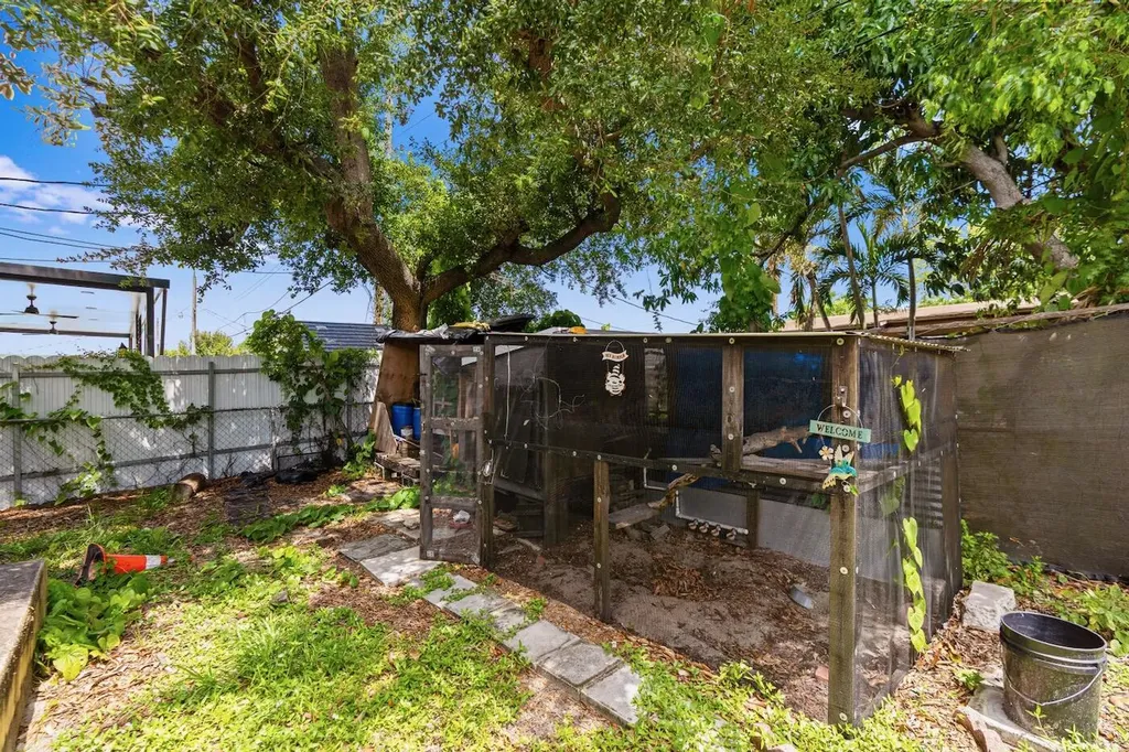 3031 NW 69th Terrace Miami FL 33147