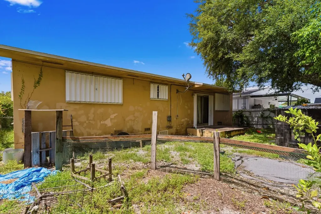 3031 NW 69th Terrace Miami FL 33147