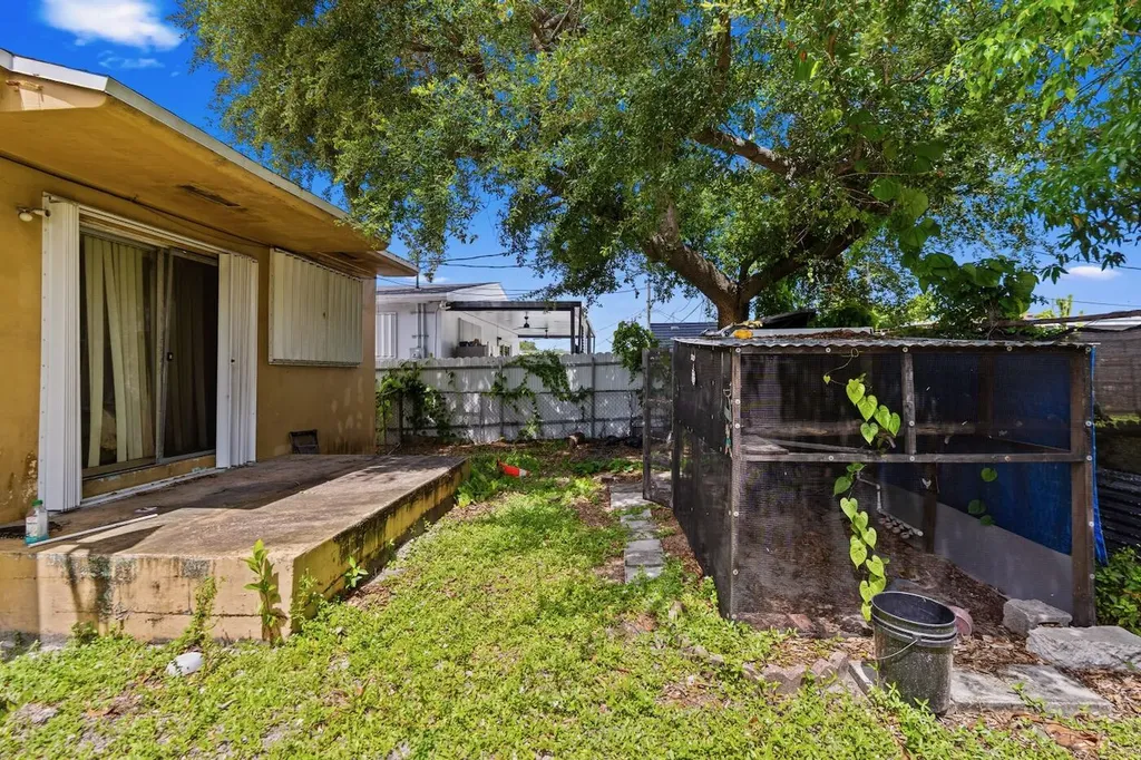 3031 NW 69th Terrace Miami FL 33147