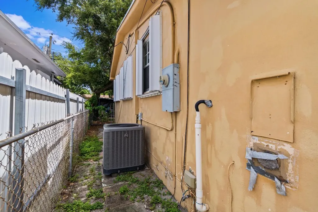 3031 NW 69th Terrace Miami FL 33147