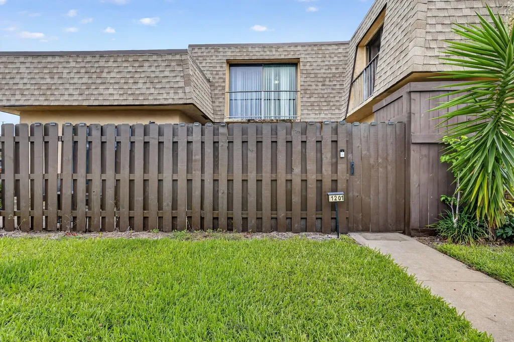 1201 Waterview Circle Palm Springs FL 33461