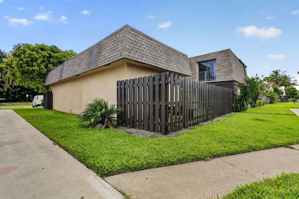 1201 Waterview Circle Palm Springs FL 33461