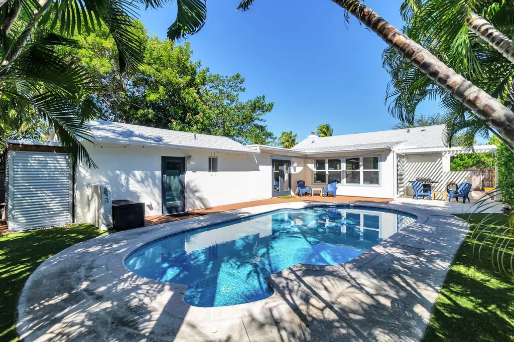 438 38th Street West Palm Beach FL 33407