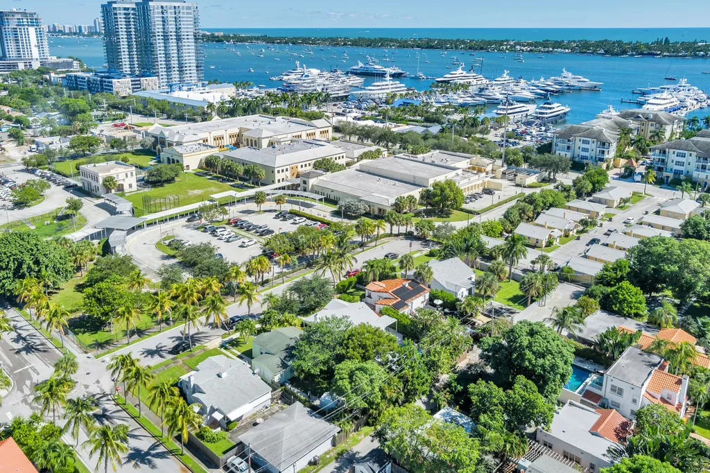 438 38th Street West Palm Beach FL 33407