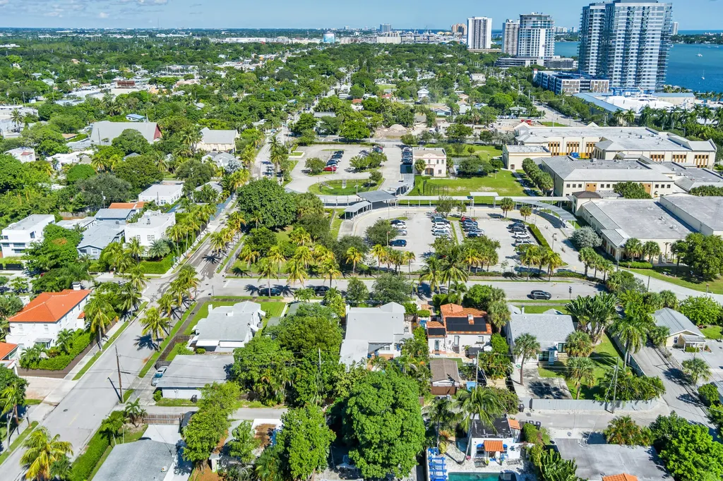 438 38th Street West Palm Beach FL 33407