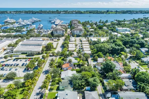 438 38th Street West Palm Beach FL 33407